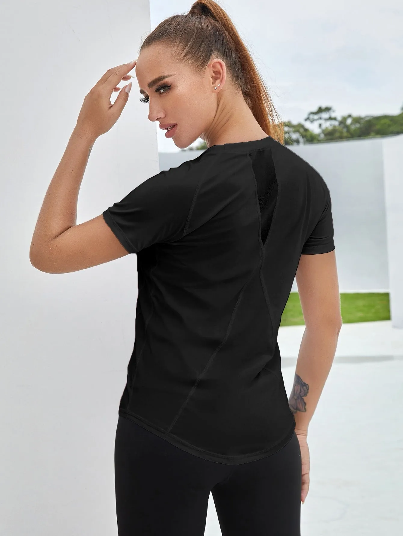 Breathable Curved Hem Mesh Insert Active Tee SS23