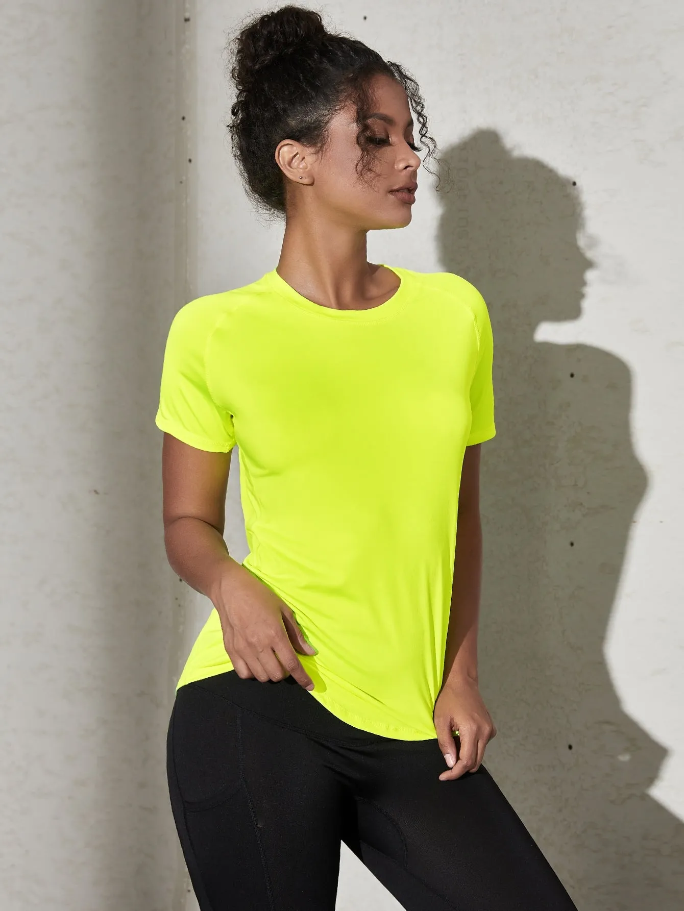 Breathable Curved Hem Mesh Insert Active Tee SS23