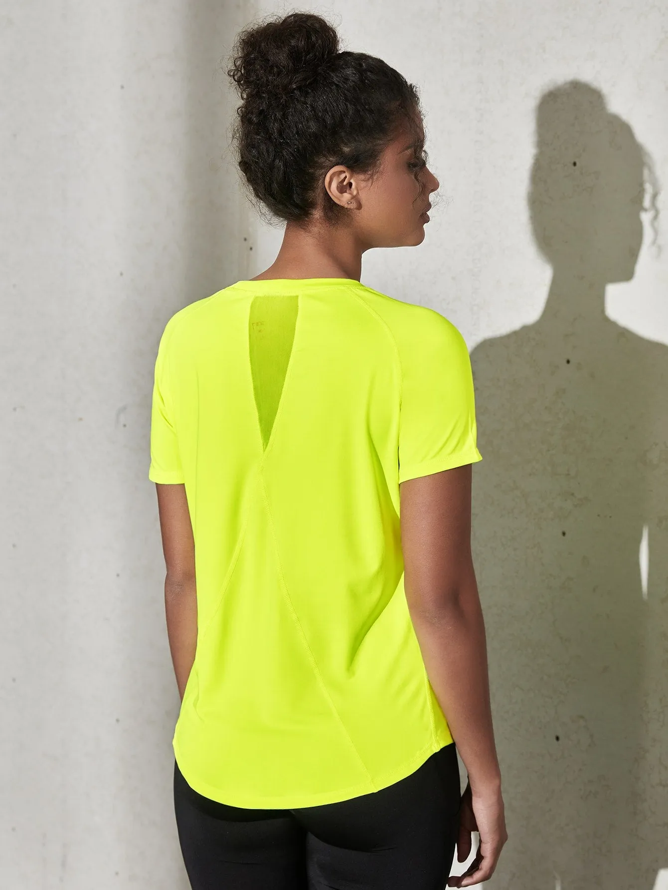 Breathable Curved Hem Mesh Insert Active Tee SS23