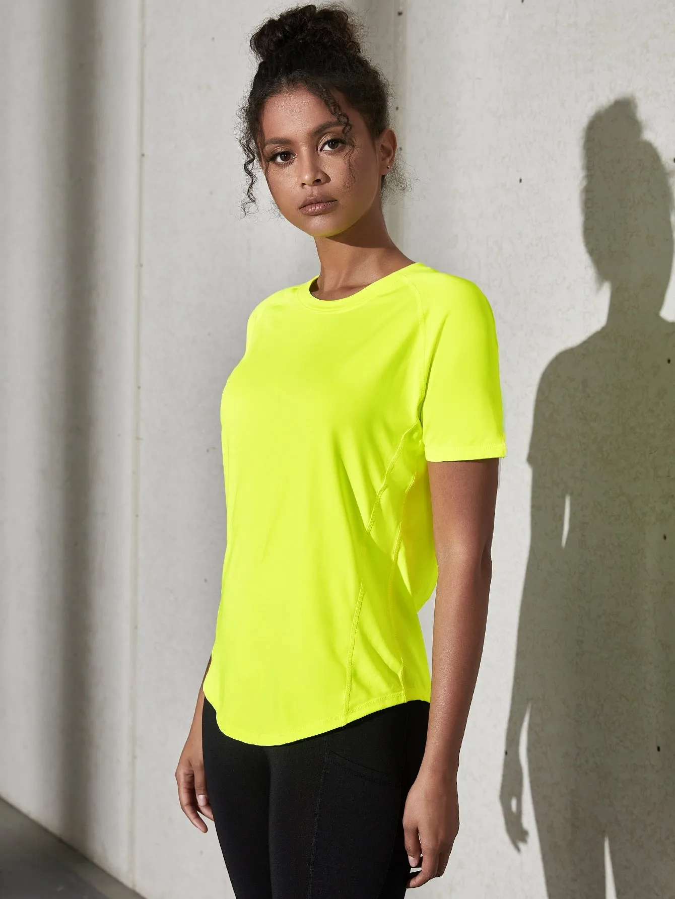 Breathable Curved Hem Mesh Insert Active Tee SS23