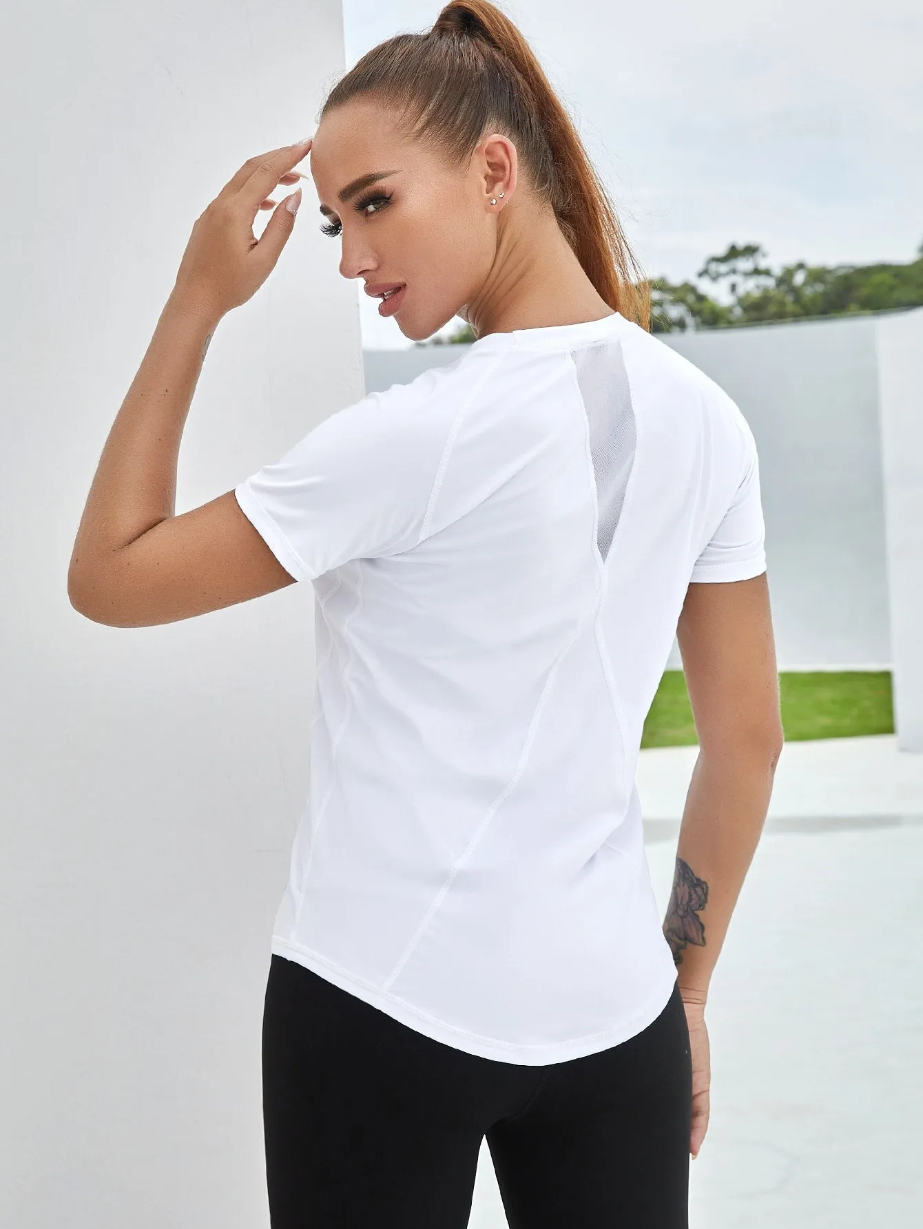 Breathable Curved Hem Mesh Insert Active Tee SS23